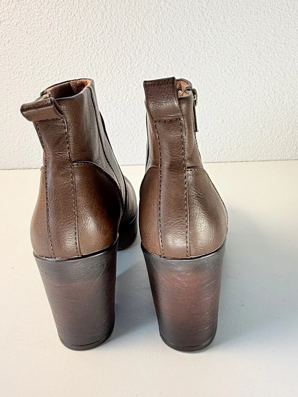 Born Brown Leather Platform Ankle Boots Womens Size 10 Side Zip boho boots